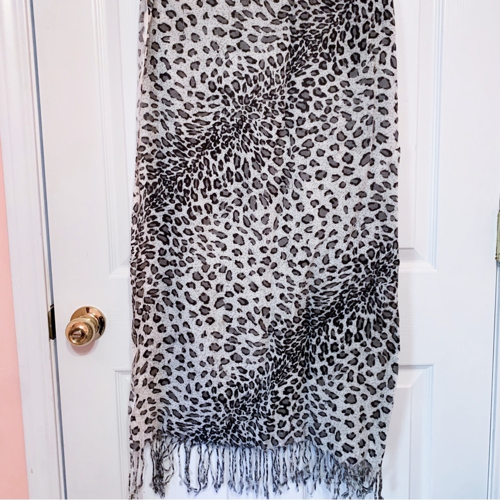 Black and white leopard print scarf
